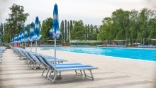 Großer Schwimmbecken